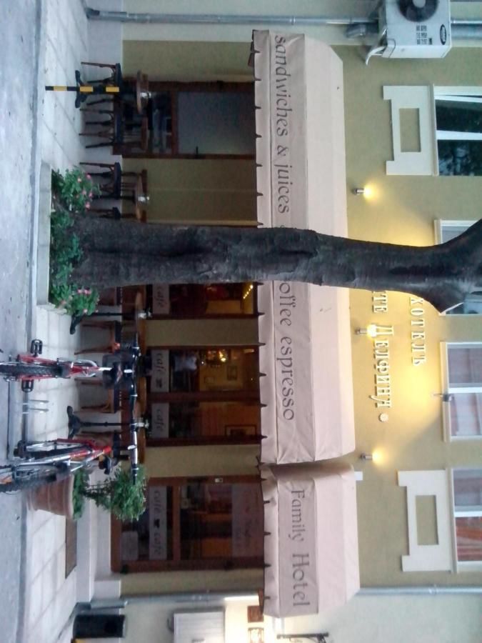 Отель Three Dolphins Family Hotel Варна-35