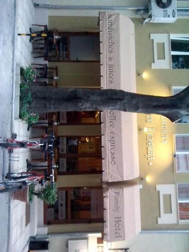 Отель Three Dolphins Family Hotel Варна-34